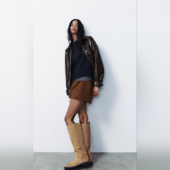 FLAT SUEDE BOOTS WITH INTERIOR LINING - Picture 2 of 8